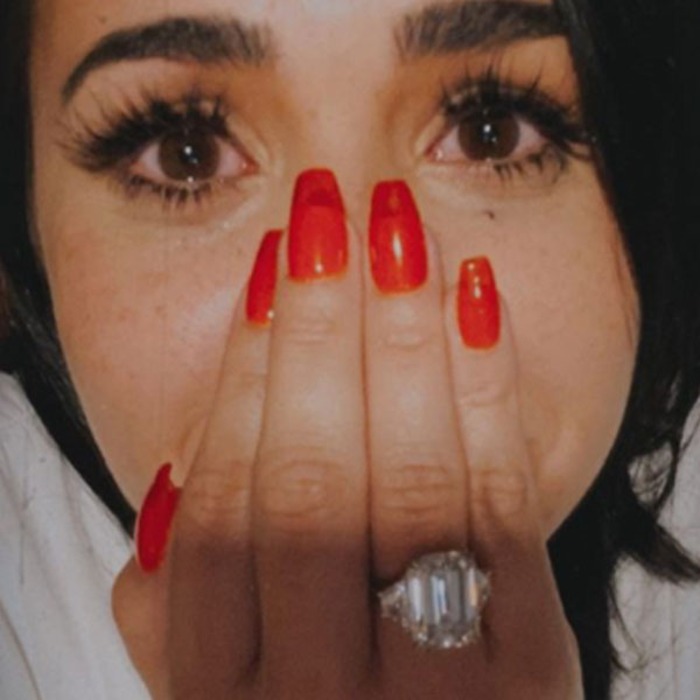 All The Details On Demi Lovato S Estimated 1 Million Engagement Ring E Online Ca